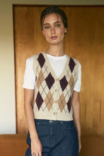 Load image into Gallery viewer, argyle vest - light khaki
