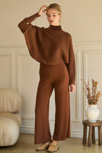 Load image into Gallery viewer, Straight leg knitted pants - Brown
