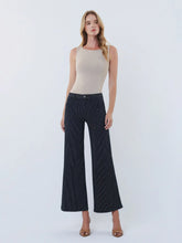 Load image into Gallery viewer, Hi Rise cropped w Pockets - Stripe
