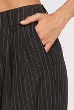 Load image into Gallery viewer, Pleated Stripe pants - Black
