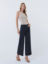 Load image into Gallery viewer, Hi Rise cropped w Pockets - Stripe
