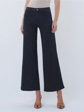 Load image into Gallery viewer, Hi Rise cropped w Pockets - Stripe
