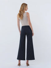 Load image into Gallery viewer, Hi Rise cropped w Pockets - Stripe
