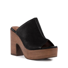 Load image into Gallery viewer, Leather Wedge - Black
