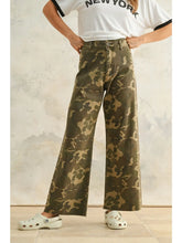 Load image into Gallery viewer, camo print pants - Camo
