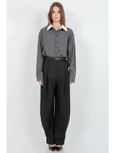Load image into Gallery viewer, Woven pleated trousers - Black
