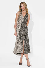 Load image into Gallery viewer, Printed Halter maxi dress - blk/cream
