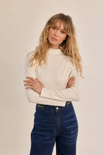 Load image into Gallery viewer, Thin undershirt - Offwhite
