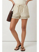 Load image into Gallery viewer, Contast linen shorts - Linen
