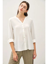 Load image into Gallery viewer, V neck Buttonup top - Offwhite

