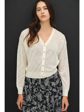 Load image into Gallery viewer, Slubbed v neck knit - White
