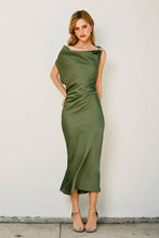 Load image into Gallery viewer, Satin off shoulder dress - Green tea
