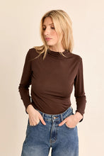 Load image into Gallery viewer, Thin undershirt - Brown
