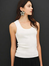Load image into Gallery viewer, Scoop neck sweater tank - White
