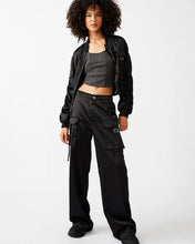 Load image into Gallery viewer, Hi Waist cargo pants - Black
