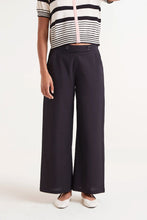 Load image into Gallery viewer, Button Straight pants - Black

