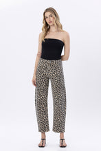 Load image into Gallery viewer, Hi Rise Leopard Jeans - Leo
