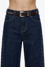 Load image into Gallery viewer, Studded buckle slim belt - Brown
