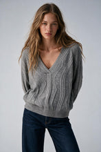 Load image into Gallery viewer, v neck sweater - Grey
