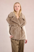 Load image into Gallery viewer, Faux fur Slvls Jacket - Brown
