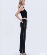 Load image into Gallery viewer, Hi Rise silverdome Jeans - Black
