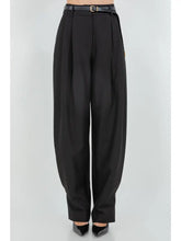 Load image into Gallery viewer, Woven pleated trousers - Black
