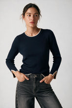 Load image into Gallery viewer, Ribbed knit sweater - Navy
