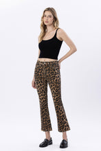 Load image into Gallery viewer, Hi Rise kick flare - Leopard
