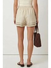 Load image into Gallery viewer, Contast linen shorts - Linen
