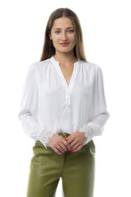 Load image into Gallery viewer, Cuff lace blouse - offwhite
