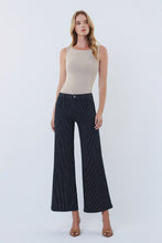 Load image into Gallery viewer, Cropped wide w. pockets - Stripe
