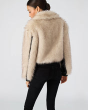 Load image into Gallery viewer, Charm Faux fur Jacket - Natural
