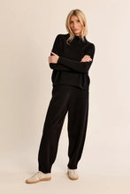 Load image into Gallery viewer, stand up neck Sweater - Black

