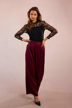Load image into Gallery viewer, Wide pleated Pants - Red
