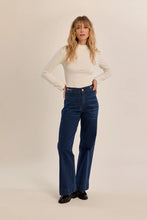 Load image into Gallery viewer, Thin undershirt - Offwhite
