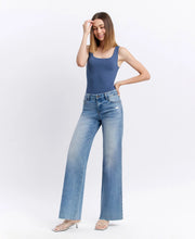 Load image into Gallery viewer, Raw mid rise Jeans - vouch
