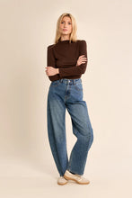 Load image into Gallery viewer, Thin undershirt - Brown
