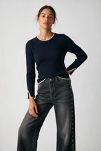 Load image into Gallery viewer, Ribbed knit sweater - Navy
