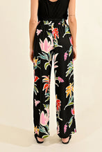 Load image into Gallery viewer, Floral print Pants - Black
