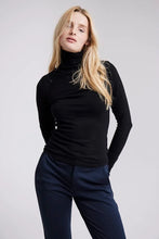 Load image into Gallery viewer, Knitted turtleneck - Black
