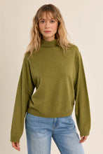 Load image into Gallery viewer, Knitted turtleneck - Green

