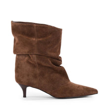 Load image into Gallery viewer, Slouchy suede bootie - Chocolate
