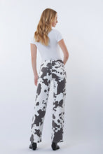 Load image into Gallery viewer, Hi Rise wide - Cow print
