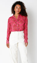 Load image into Gallery viewer, Buttondown Top - Floral pink
