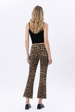 Load image into Gallery viewer, Hi Rise kick flare - Leopard
