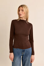 Load image into Gallery viewer, Thin undershirt - Brown

