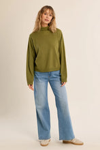 Load image into Gallery viewer, Knitted turtleneck - Green
