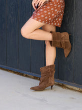 Load image into Gallery viewer, Slouchy suede bootie - Chocolate
