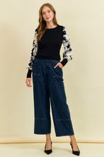 Load image into Gallery viewer, Floral Knit Top - Black
