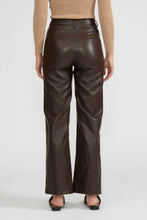 Load image into Gallery viewer, Faux Leather pants - Brown
